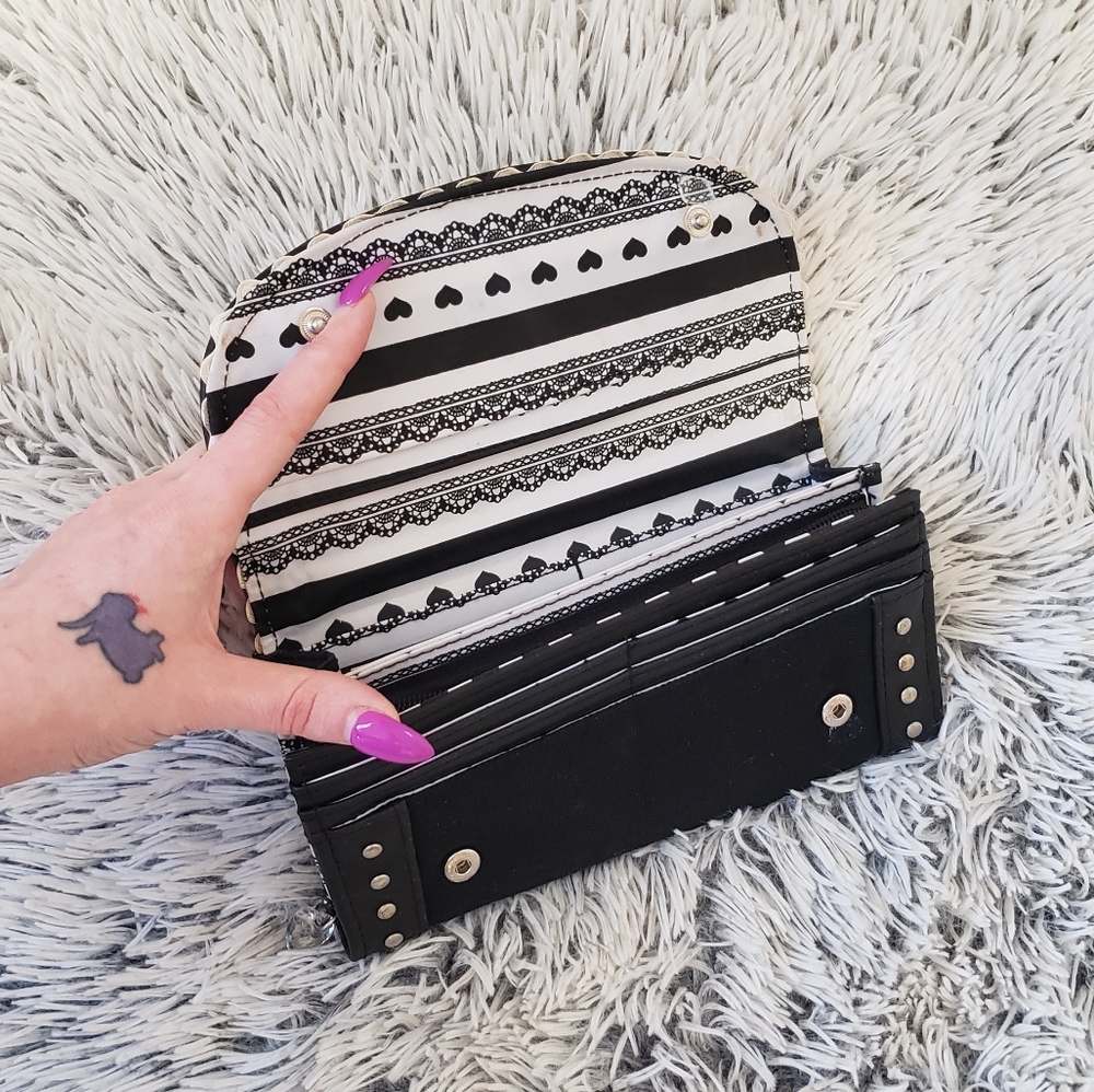 Hello Kitty Wallet - Picture 2 of 7